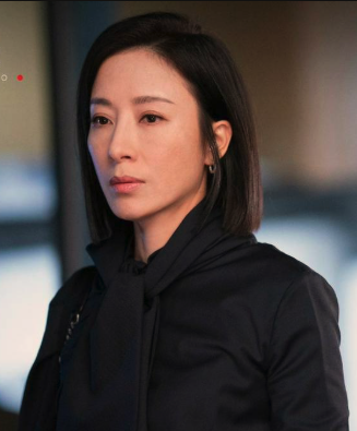 選黑婚紗被婆婆罵不吉利！婆婆要求撤照片「新娘委屈照做」　婚禮當天「看到婆婆服裝」人妻傻了