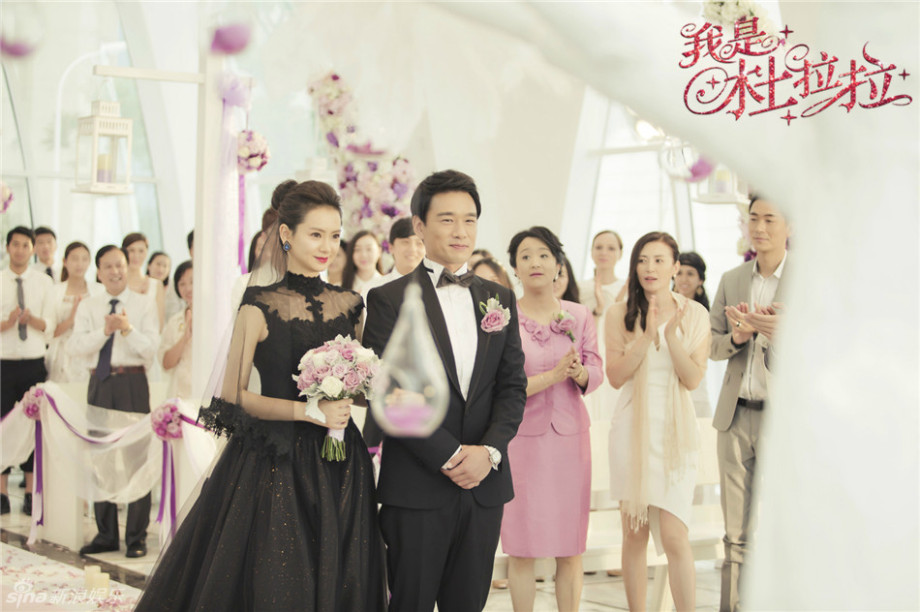 選黑婚紗被婆婆罵不吉利！婆婆要求撤照片「新娘委屈照做」　婚禮當天「看到婆婆服裝」人妻傻了