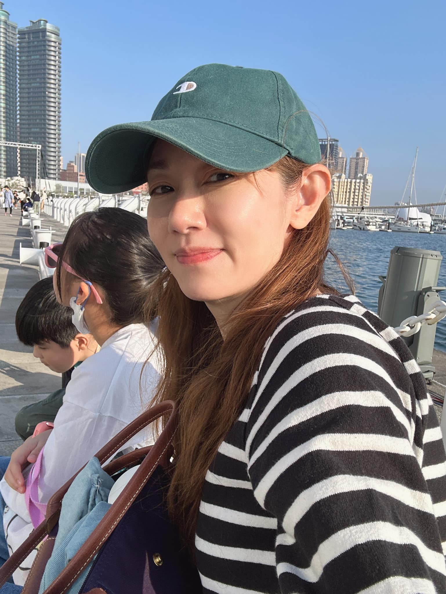 藍正龍頻求復合！本土劇女星「低調慶48歲」他突現身　讚堅強養兒「狀態好得像少女」