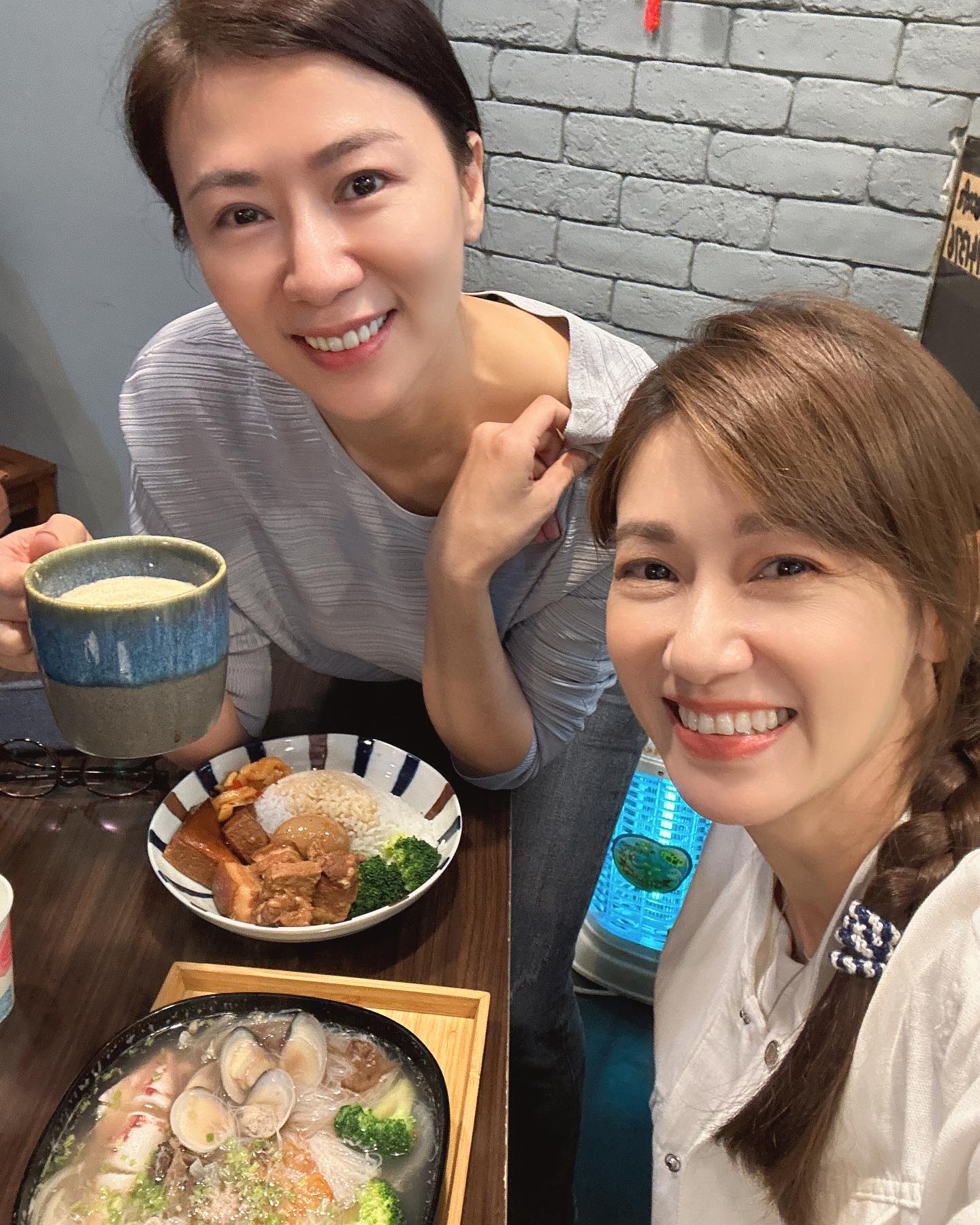 藍正龍頻求復合！本土劇女星「低調慶48歲」他突現身　讚堅強養兒「狀態好得像少女」