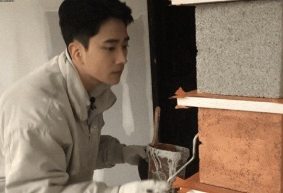31歲帥氣偶像轉行當油漆工！透露月收「高達38萬」滿意度破120%：開心到忘記下班