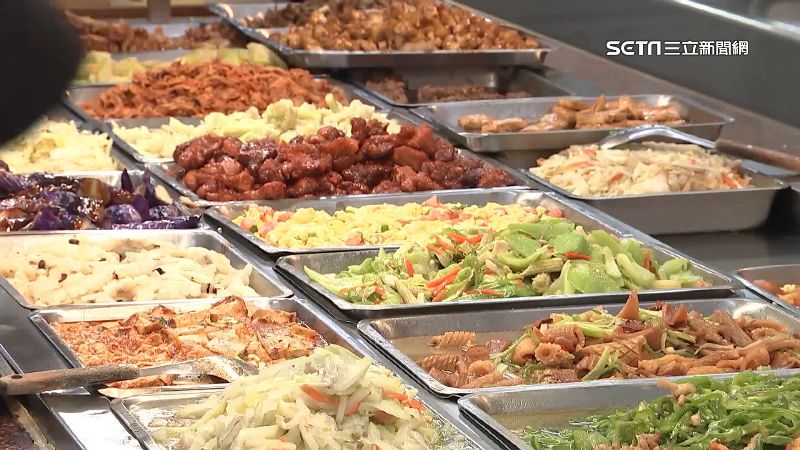 外食族小心！買自助餐「這2道菜千萬別夾」：恐把大口油吃進肚