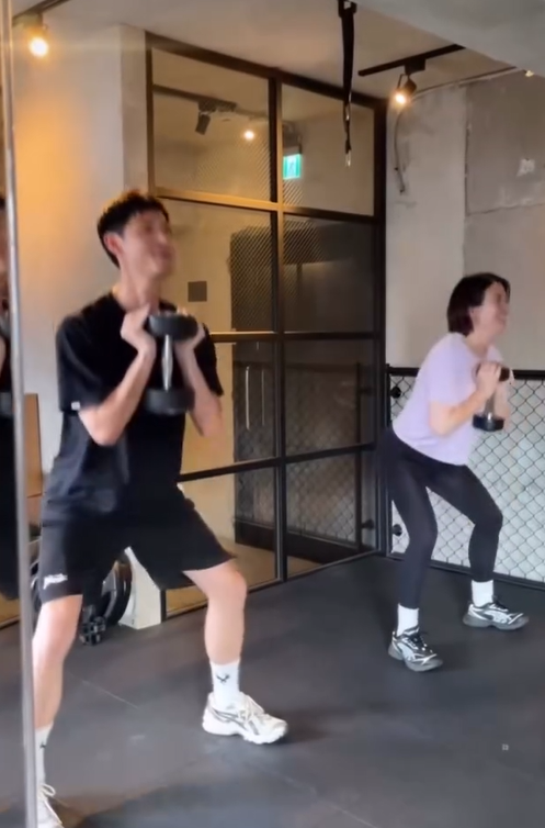 懷孕照樣重訓！大咖女星「隆起孕肚現形」美腿超纖細　老公「在旁陪伴全被拍」畫面超甜蜜