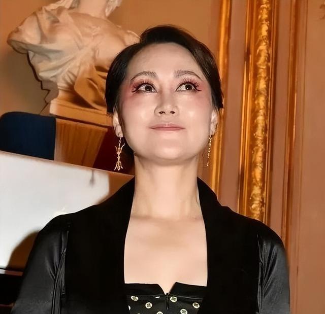 她是一代當紅影后！「拋棄大21歲重病夫」未婚生子　「再嫁國外豪門」現況曝
