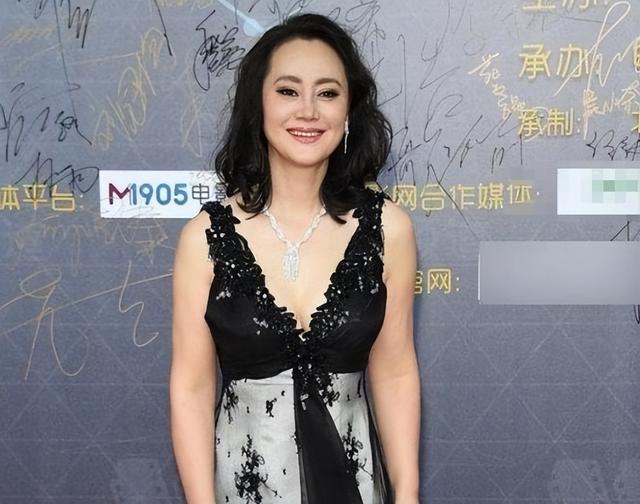 她是一代當紅影后！「拋棄大21歲重病夫」未婚生子　「再嫁國外豪門」現況曝