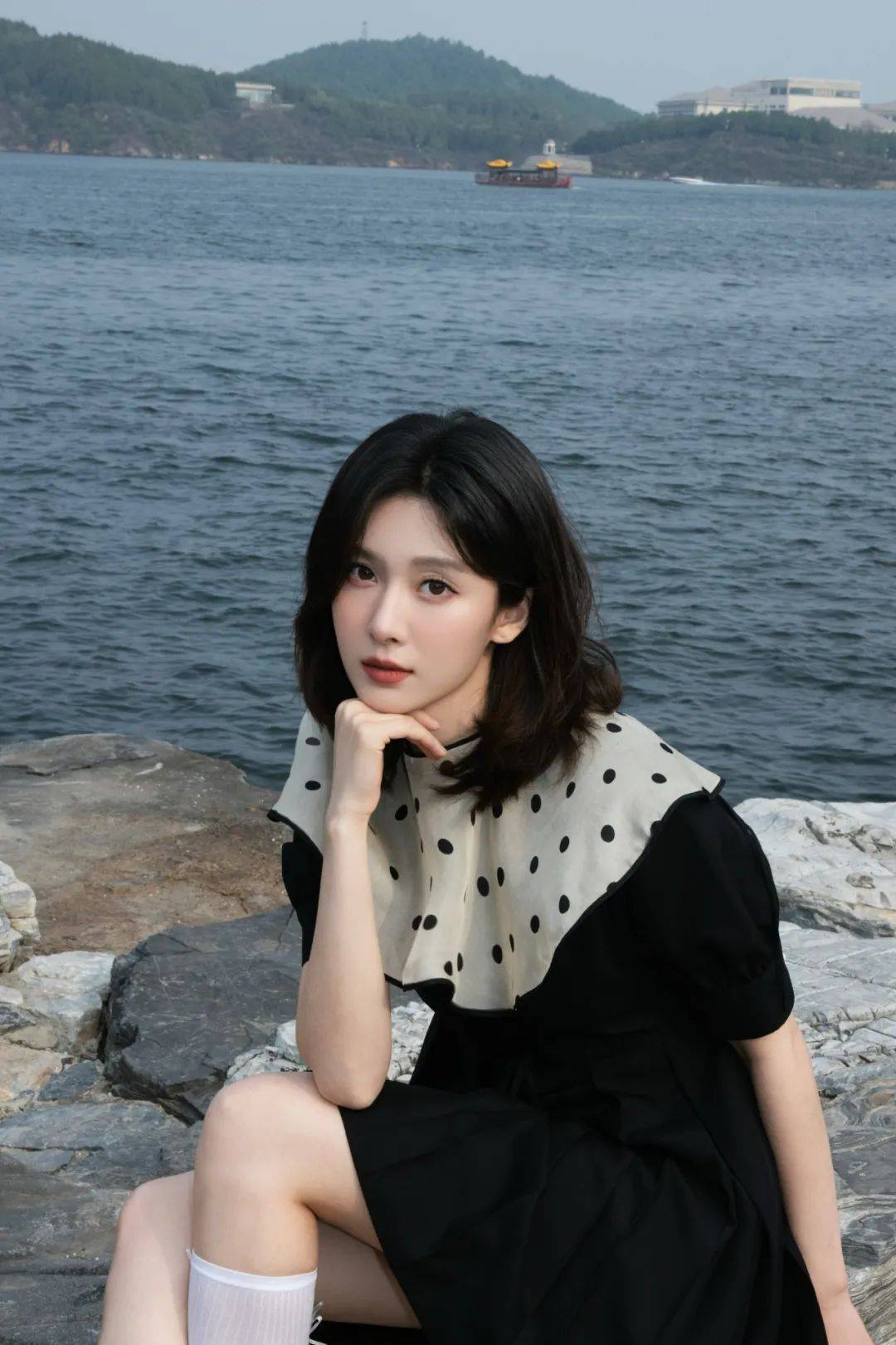 26歲女演員「浴室滑倒重摔」！引發舊疾「現況曝光」公司歉：退出所有拍攝