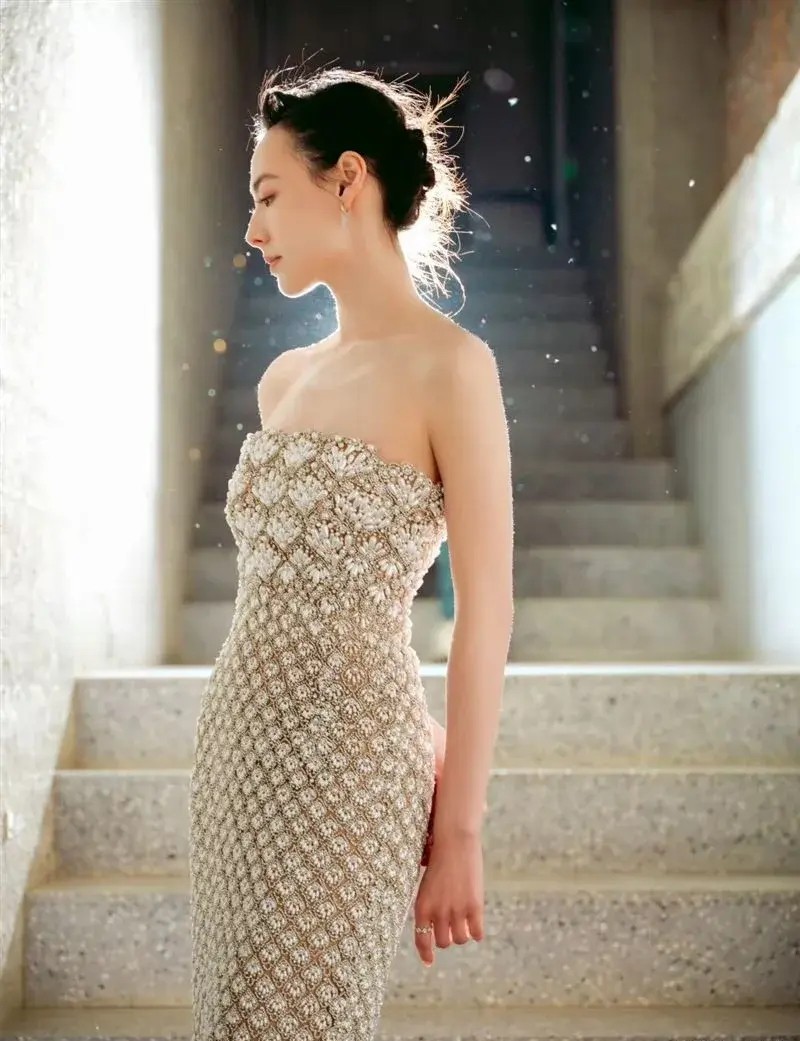 一度被嘲是棄婦！36歲梁洛施「為富豪生3子」沒名分　單身13年「大方牽手新歡」：是大9歲的他