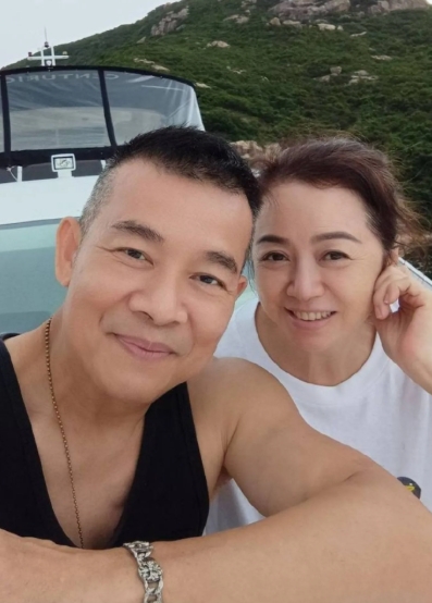 半腳踏進鬼門關！63歲資深男星「驚傳當貨車司機」　他含淚曝「一半腎臟黑了」