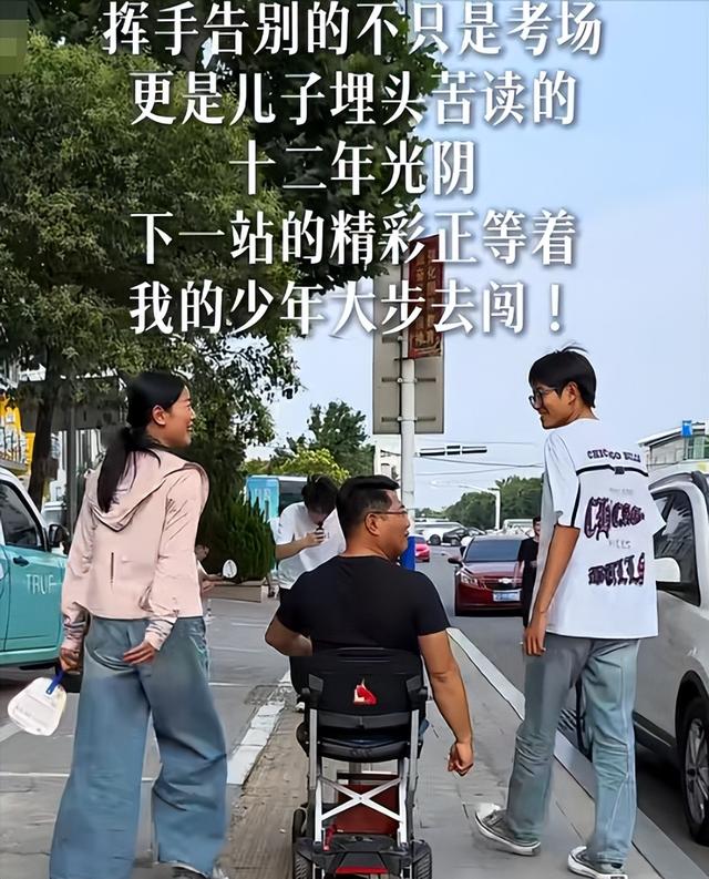 急奔考場外！18歲孝兒「跪謝磕頭」無腿父親　「感動畫面曝」網喊：爸爸身分不簡單...