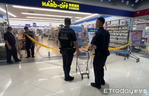 快訊／台南男「衝賣場揮武士刀」！警對峙「當場開槍」現況曝光