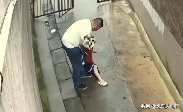 毛骨悚然的「凌晨3點19秒」！男子尾隨女孩「一把從後面擄走」：暴露社會最病態的一群人