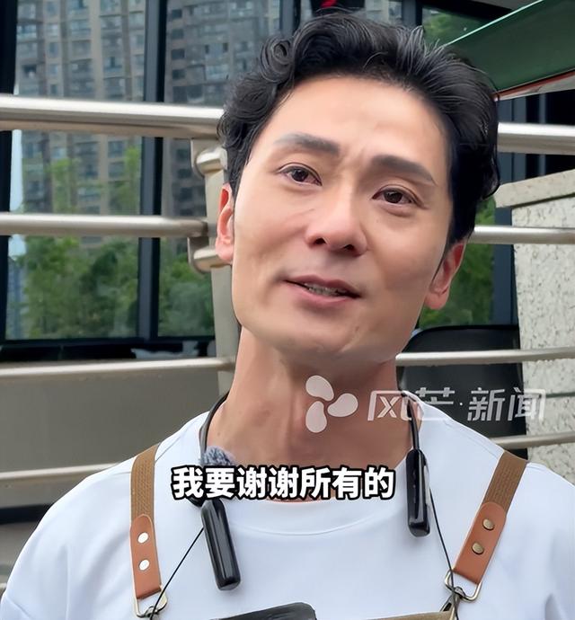 兼職司機、開過餐廳！47歲資深男星「街頭擺攤賣咖啡」被發現　含淚曝「入行19年辛酸」：薪水比洗碗工還低...