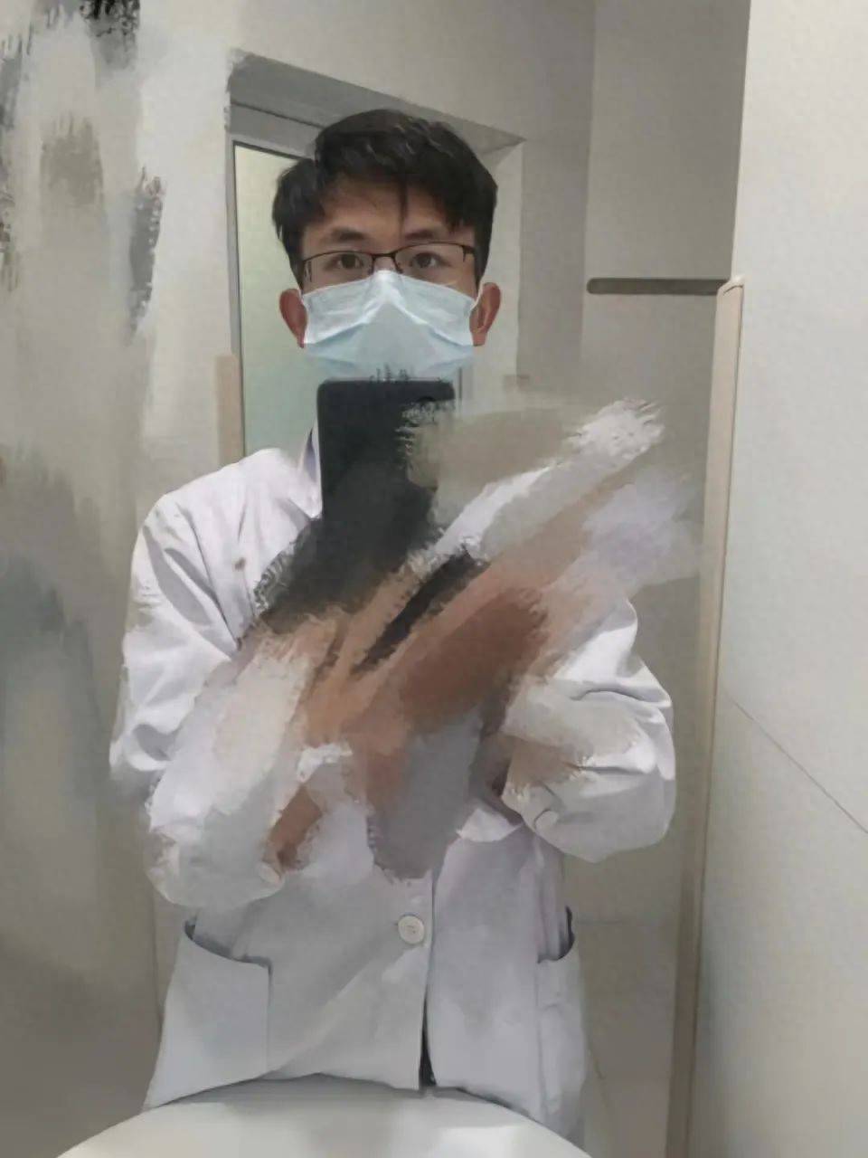 生前舉報醫療腐敗！實習醫生「驚傳墜樓身亡」家屬控訴：被逼簽字　線索曝光「全網後背發涼」