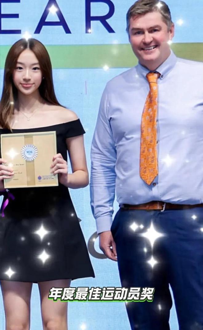 才14歲又美又優秀！吳尊女兒「毫無星二代架子」　獲頒獎學金「美貌更勝媽媽」