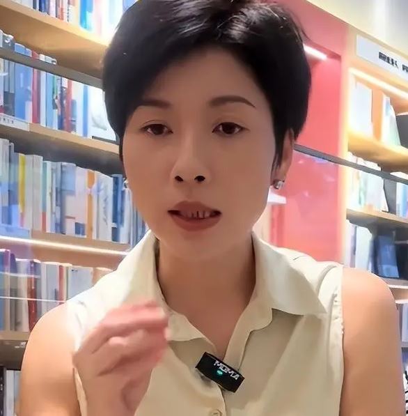全家福少了她！50歲資深女星「證實愛女病逝」　強忍悲痛再露面「被3兒子圍繞」