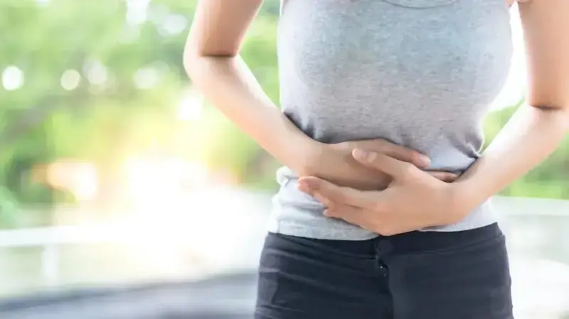 長期便秘脹氣！她一檢查發現「已經是末期」　醫生示警「出現6症狀」盡早就醫