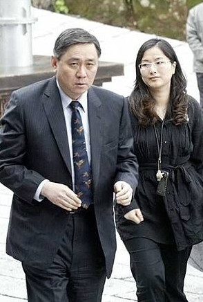 王文洋包養不只一個？30歲人妻驚爆「生兒子只拿200萬」　哭訴「遭到試車」身分曝光