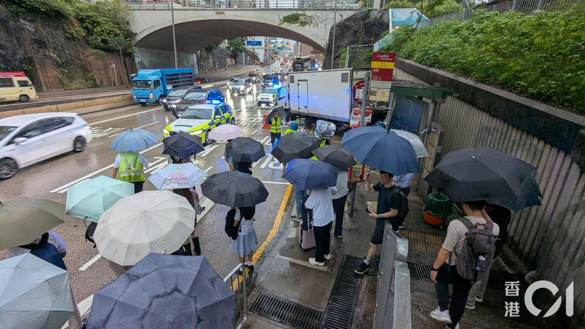 公車站驚傳1死1傷！2女子「完全來不及躲避」　她陷入昏迷送醫不治