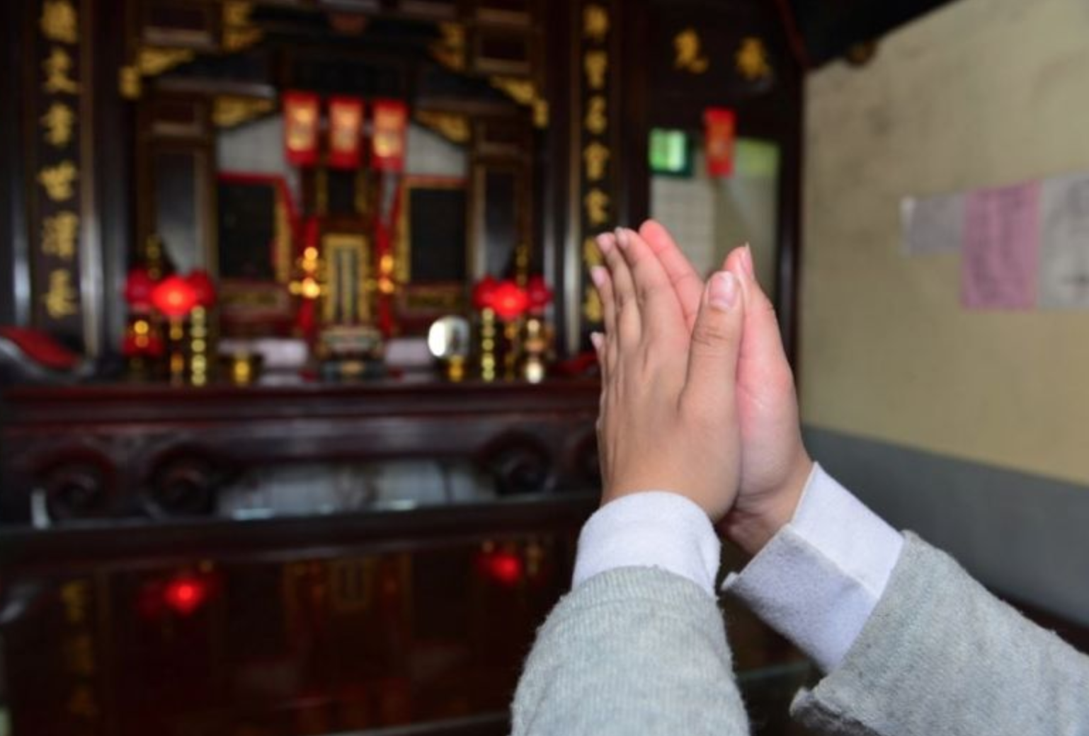 祖先牌位揭開「婆婆20年不倫戀」！臨終他才知「小叔才是親生爸」
