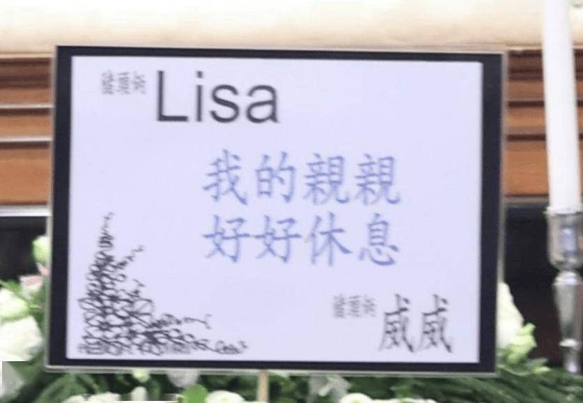 憔悴手捧遺照！66歲資深男星「陪愛妻最後一程」哽咽：我的親親，好好休息