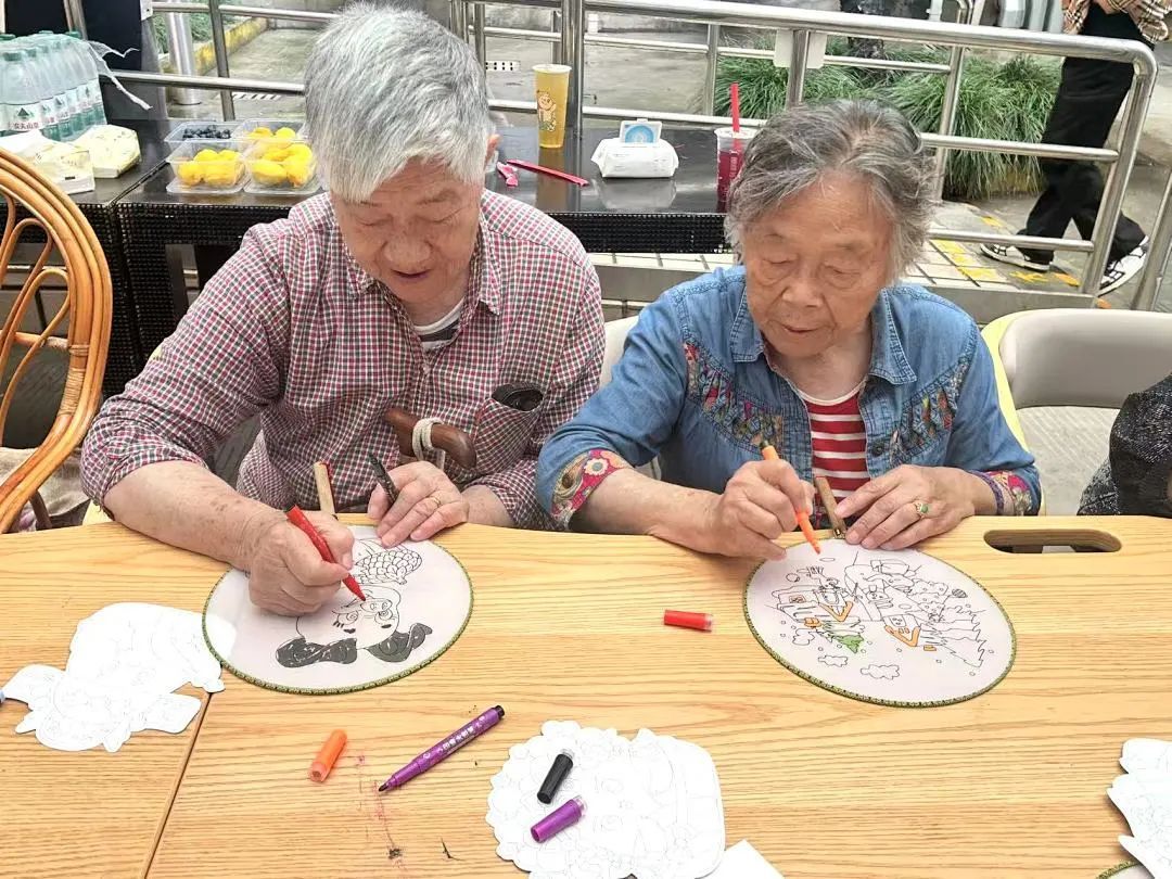 人過55，千萬別傻傻「讓別人借運」！遇到「這4種情況」快遠離