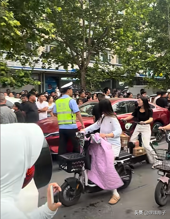 八點檔現實上演！正宮妻「抓猴小三母女」當街拉扯　尪不忍了「當場決裂小三」：我是被逼的...
