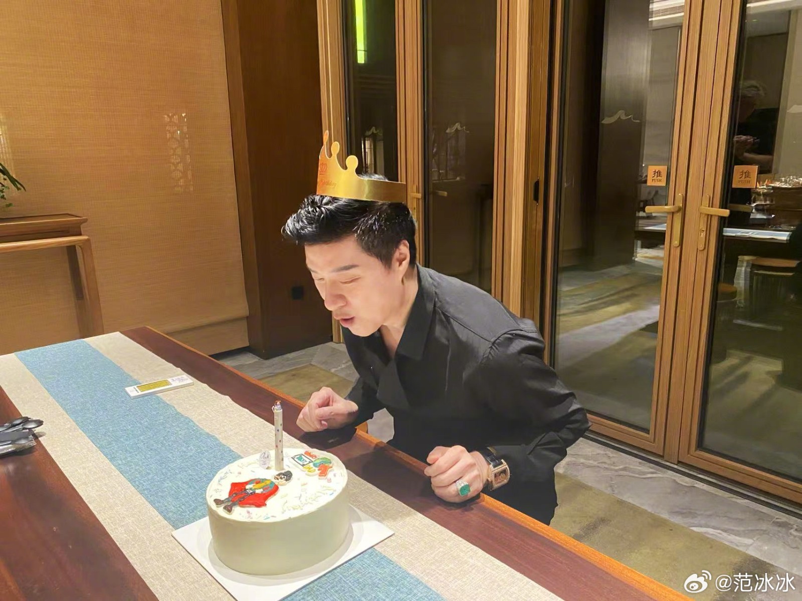 驚喜曬父母合照！范冰冰「73歲爸爸逆齡顏值」曝光　粉絲一看尖叫「這是哥哥吧...」