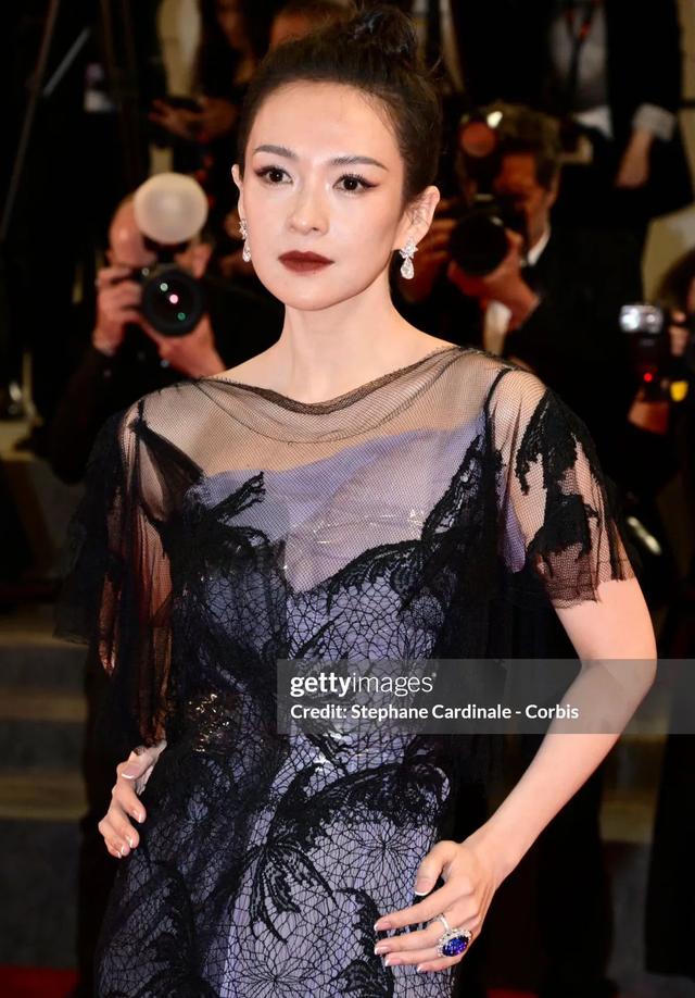 一度消失螢光幕！46歲影后離婚後「被發現面相變了」　超短髮現身「女王氣場全開」重回顛峰