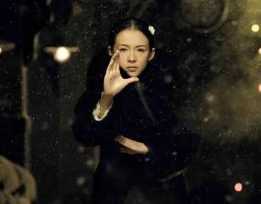 一度消失螢光幕！46歲影后離婚後「被發現面相變了」　超短髮現身「女王氣場全開」重回顛峰