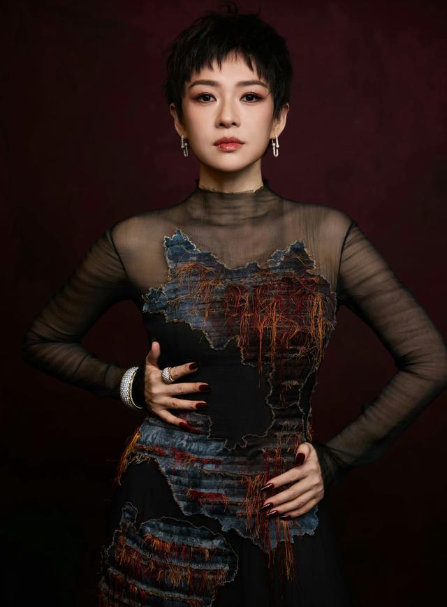 一度消失螢光幕！46歲影后離婚後「被發現面相變了」　超短髮現身「女王氣場全開」重回顛峰