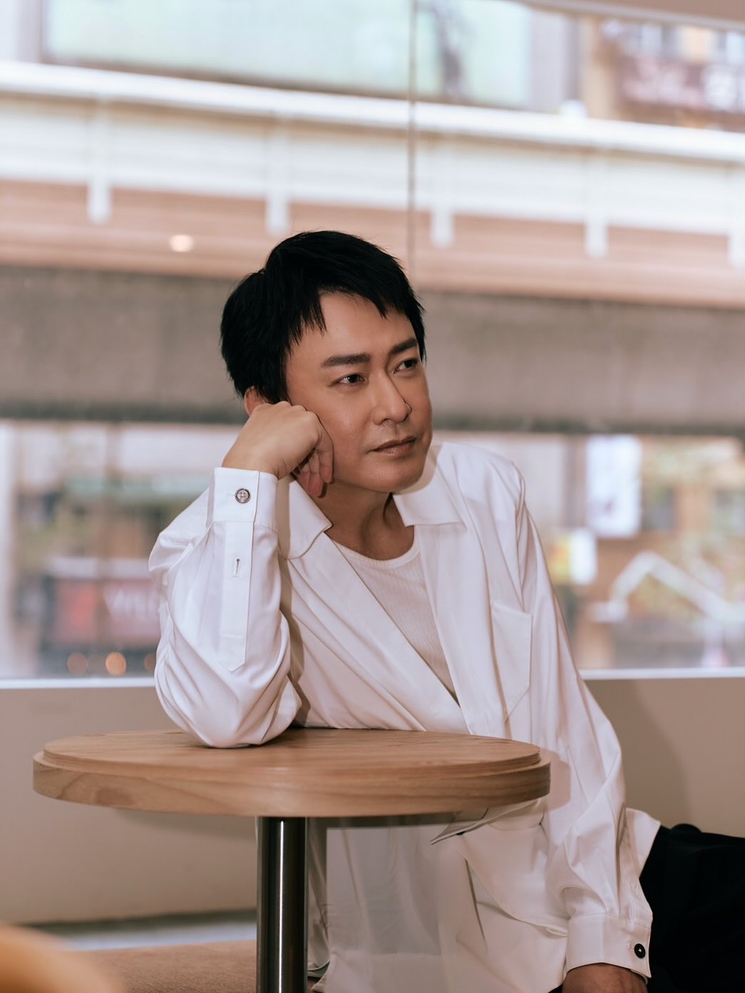 零負評男星是他！被讚演藝圈清流「35年零緋聞」　私下是寵妻魔人「一回家就變煮夫」
