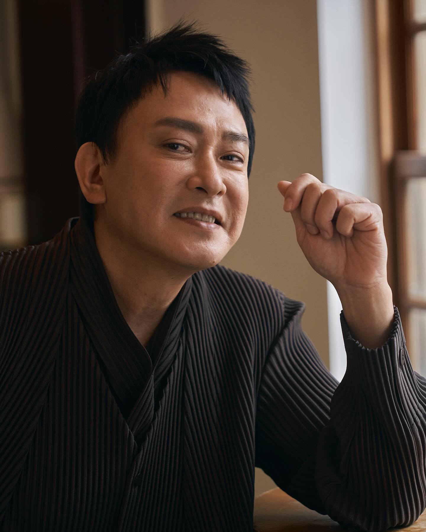 零負評男星是他！被讚演藝圈清流「35年零緋聞」　私下是寵妻魔人「一回家就變煮夫」