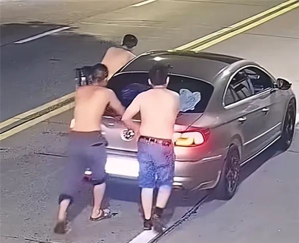 三醉漢「酒後上路推車」！沒上車「算不算酒駕」警方解答了