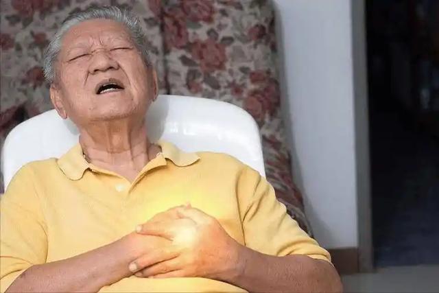 肺癌是無聲殺手「每年奪70萬人命」！醫再次勸告：天熱寧可吹電扇「也不要做3事」