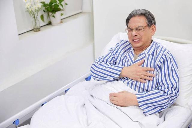 肺癌是無聲殺手「每年奪70萬人命」！醫再次勸告：天熱寧可吹電扇「也不要做3事」
