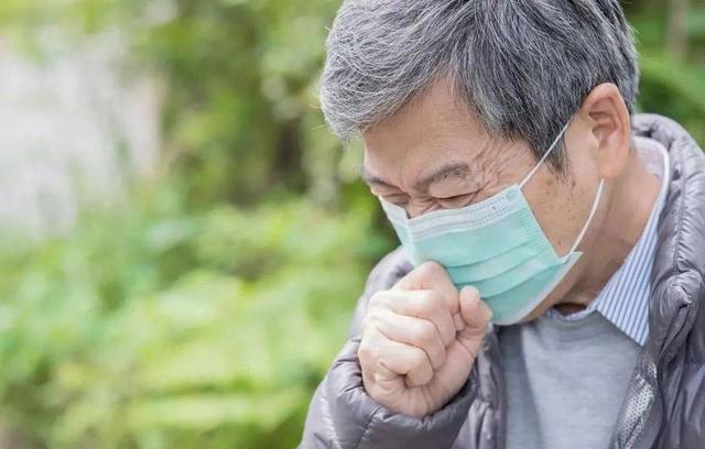 肺癌是無聲殺手「每年奪70萬人命」！醫再次勸告：天熱寧可吹電扇「也不要做3事」