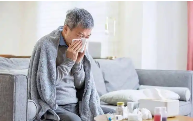 肺癌是無聲殺手「每年奪70萬人命」！醫再次勸告：天熱寧可吹電扇「也不要做3事」