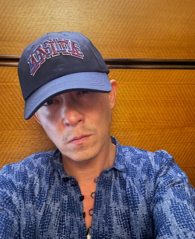 已經不是第一次發飆！大咖男星「搭頭等艙飆罵空服員」　秀鑽石卡嗆：「我會讓你丟掉工作...」