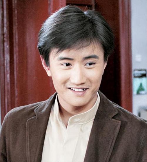 曾迷倒萬千少女！他退圈多年現身「竟老到不敢認」 「翻身成大老闆」44歲仍單身