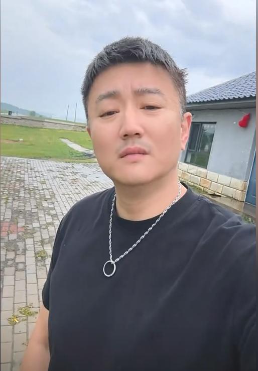 曾迷倒萬千少女！他退圈多年現身「竟老到不敢認」 「翻身成大老闆」44歲仍單身