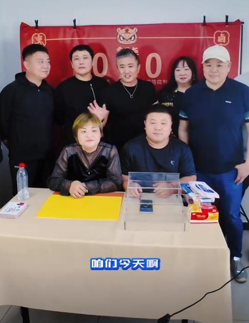 曾迷倒萬千少女！他退圈多年現身「竟老到不敢認」 「翻身成大老闆」44歲仍單身