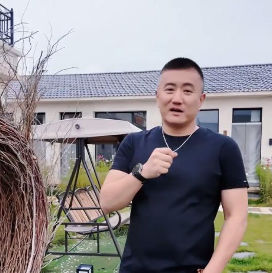 曾迷倒萬千少女！他退圈多年現身「竟老到不敢認」 「翻身成大老闆」44歲仍單身