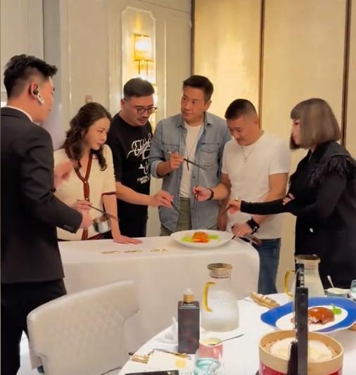 曾迷倒萬千少女！他退圈多年現身「竟老到不敢認」 「翻身成大老闆」44歲仍單身