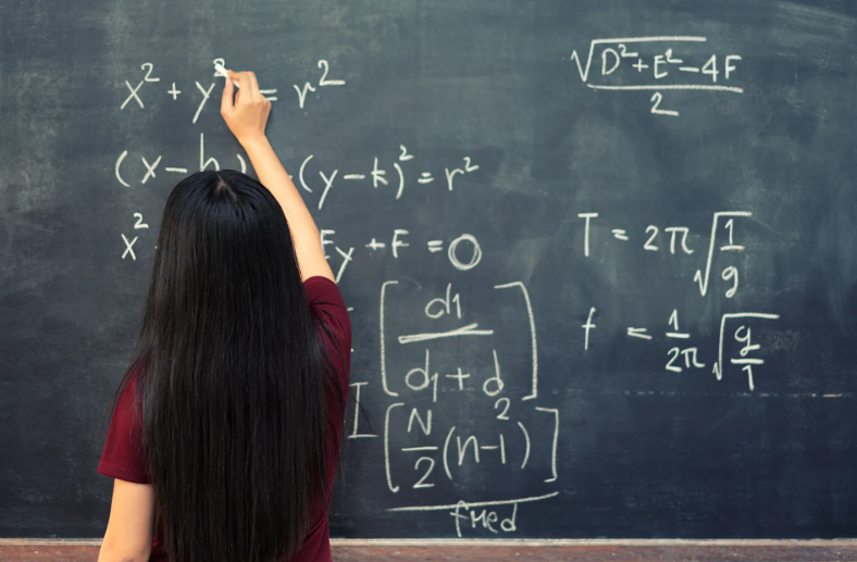 數學題「45÷9(3＋2)」答案是什麼？一堆人算錯「答案竟然不是1」