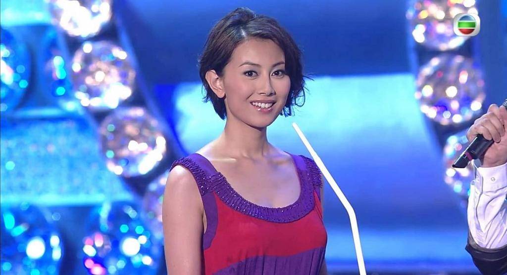 昔日選美冠軍「不惜拍大尺度戲」一砲而紅！　拼嫁豪門失敗「40歲賣唱凸肚成亮點」：懷孕了！？