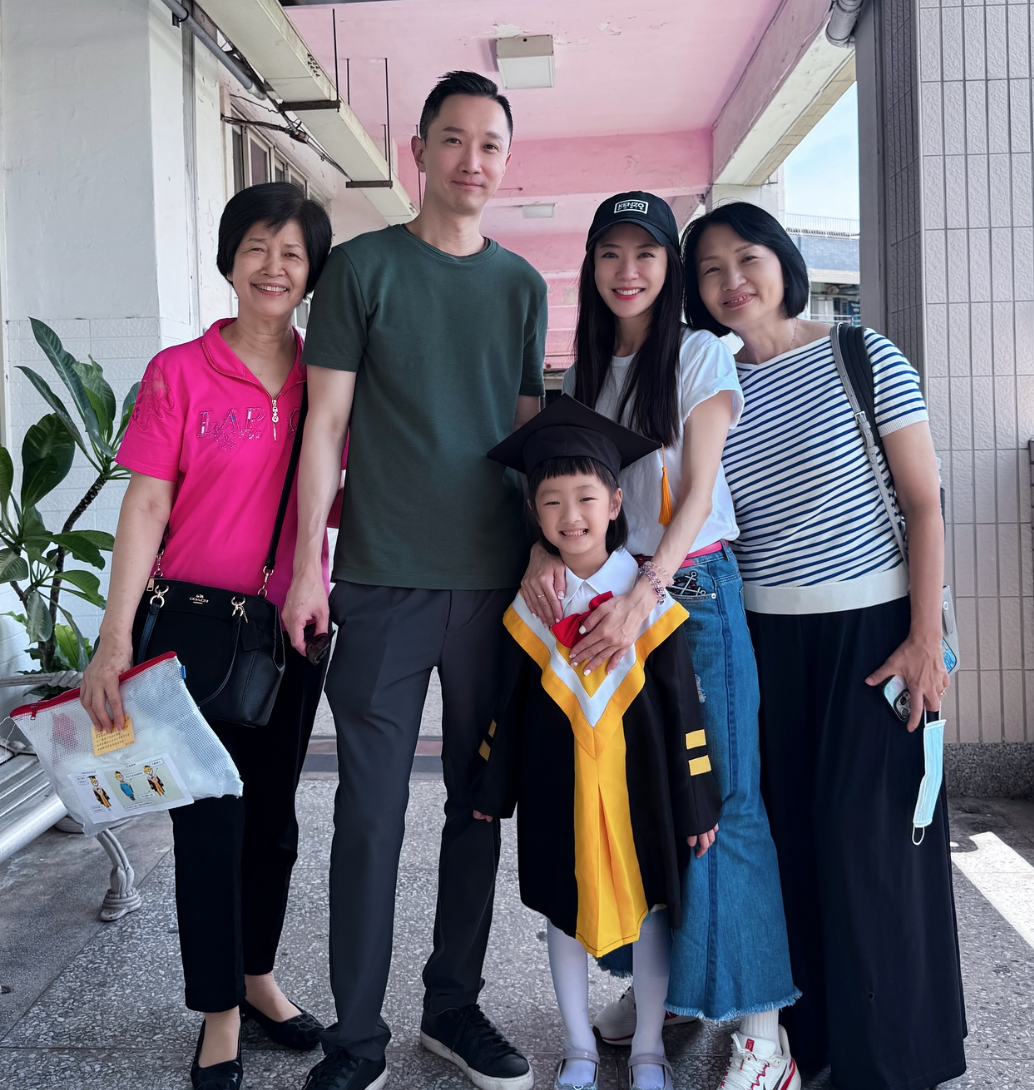 離婚5個月！43歲女星「罕見同框前夫」雙方互動曝光　鏡頭前「一度淚崩掩面」：眼淚滴不停...