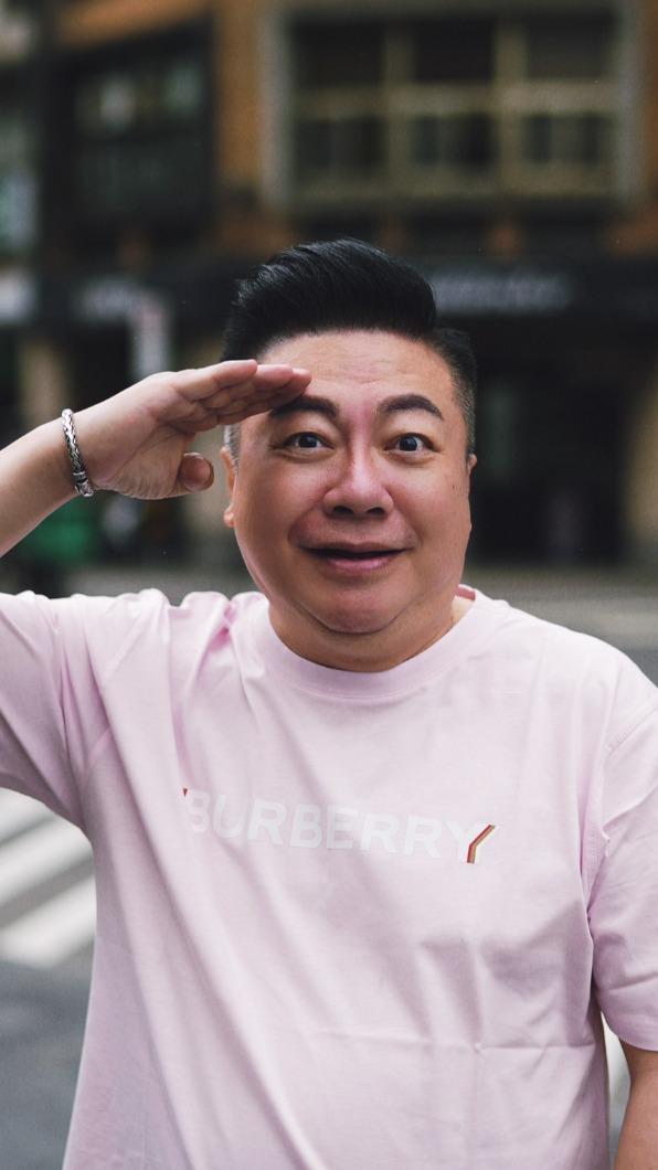 遲到4小時還跑去吃麵！綜藝大哥「遭實名爆料」嫌腳本差：狗會笑再給我