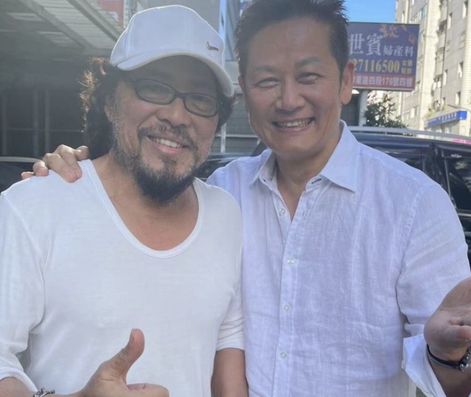 遲到4小時還跑去吃麵！綜藝大哥「遭實名爆料」嫌腳本差：狗會笑再給我