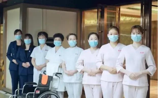 信奉多子多福氣！他僅小學畢業「娶美嬌娘生不停」　今豪宅一開「9兒女迎接」驚呆眾人