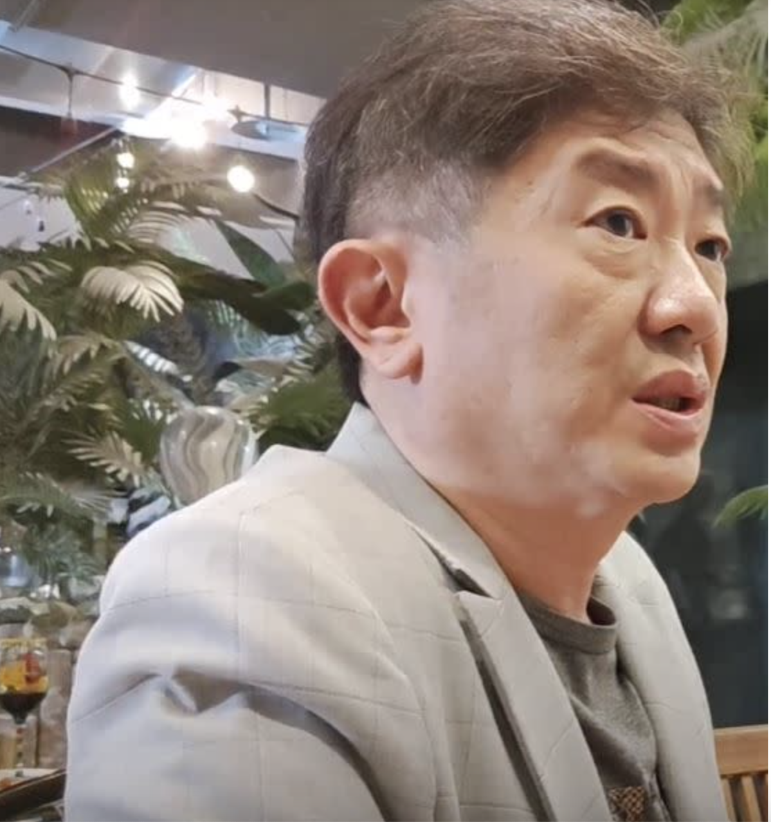 61歲名嘴「突暴瘦一圈」臉型都變了！透露健康隱憂「2年不碰它」：真的差很多